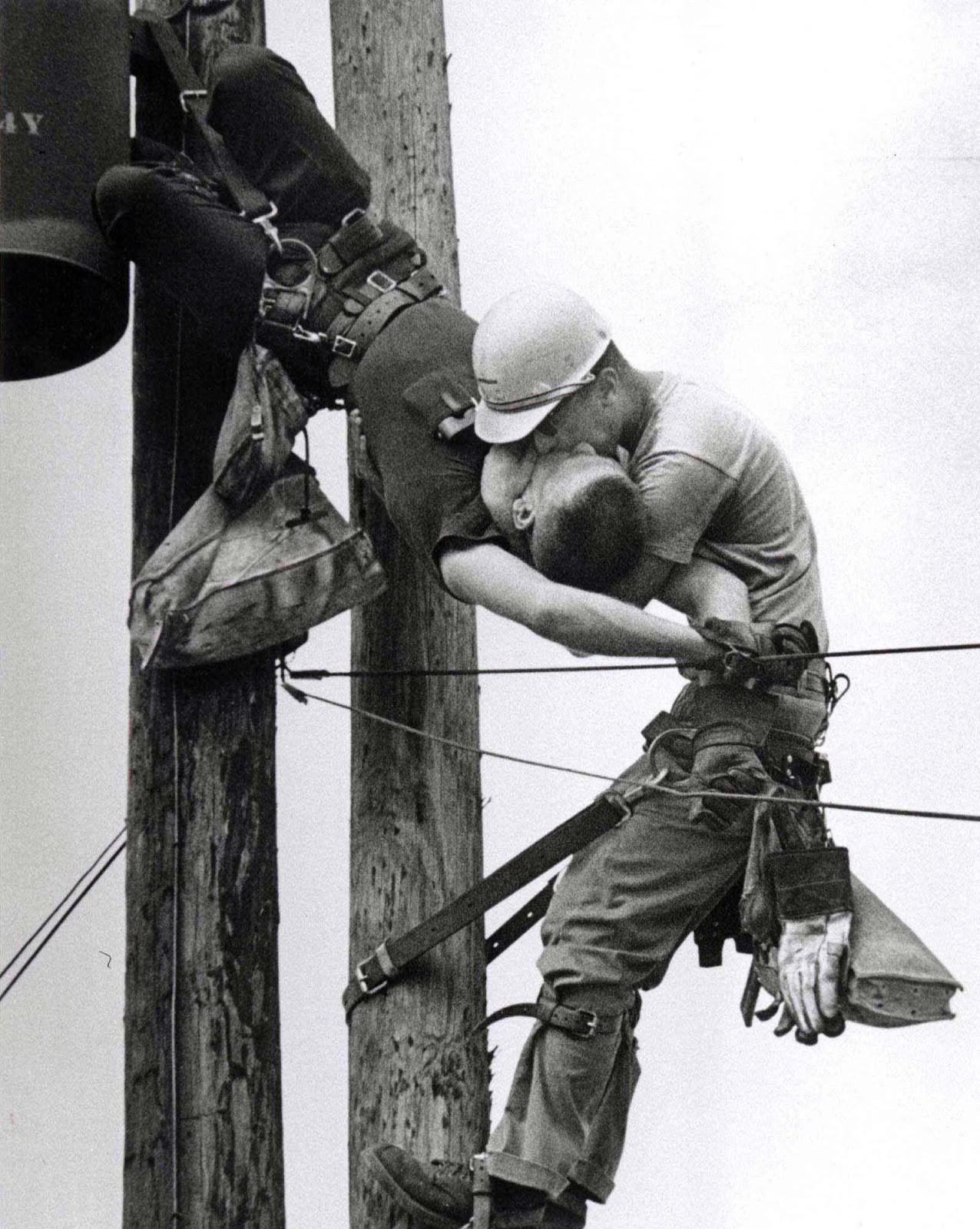 “The Kiss of Life” The incredible story behind the iconic photo